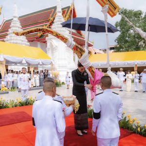 ผู้แทนพระองค์ฯ ประกอบพิธียกช่อฟ้าพระวิหารพระพุทธไสยาสน์ วัดมหาพฤฒารามวรวิหาร